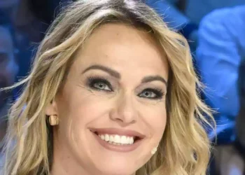 Sonia Bruganelli ospite in tv parla della malattia della figlia Silvia e del recente intervento al cuore