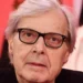 Primo piano di Vittorio Sgarbi durante un'apparizione televisiva, immagine legata alle dichiarazioni di Sabrina Colle sulle ore precedenti al ricovero del critico d'arte
